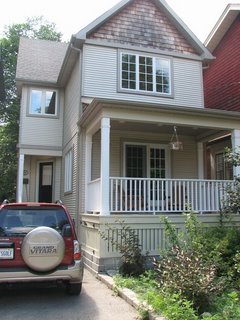 Propertyin Toronto, driveway of the Beaches house